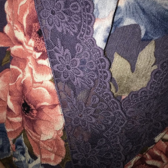 Very pretty blouse from Wet Seal - Picture 3 of 3